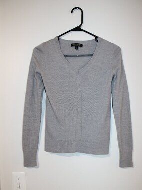 Women's Banana Republic 100% Merino Wool V-Neck Stone Heather Grey Sweater
